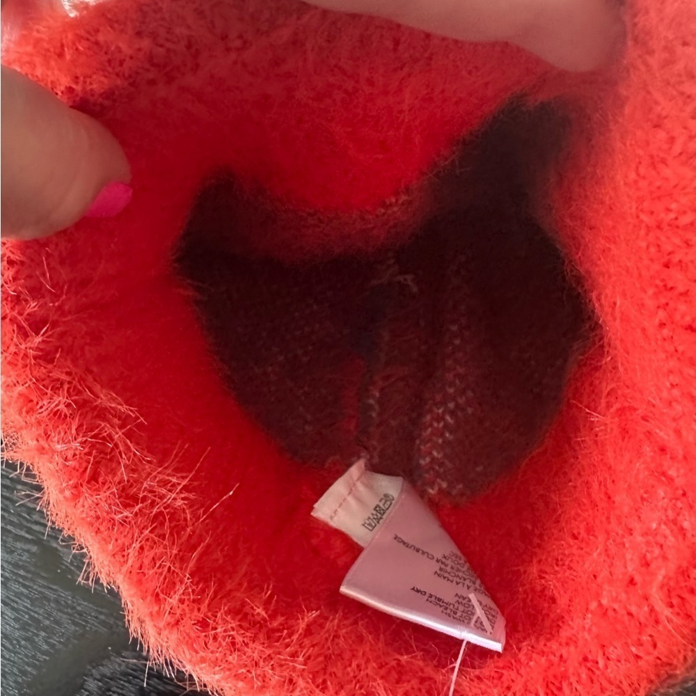 New with tags Urban Outfitters Beanie - Picture 6 of 7